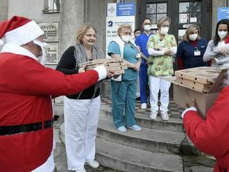 PCR testy odhalili vyše tritisíc pozitívnych, počet hospitalizovaných klesol