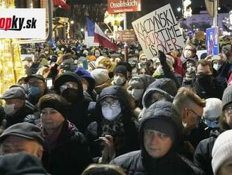 Tisíce ľudí vyšli v Poľsku do ulíc: Protestovali proti kontroverznému mediálnemu zákonu