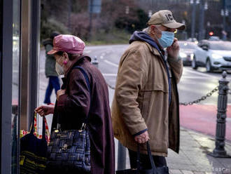 Vyše 5100 seniorov v Brezne dostane respirátory a vitamíny