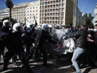 Na proteste proti policajným hliadkam v Grécku zadržali 30 ľudí