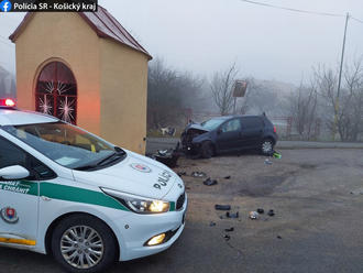 ALKOHOL ZA VOLANTOM: Opitý vodič autom narazil do kaplnky