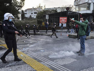 Turecko odmietlo zahraničnú kritiku za reakciu na protesty študentov