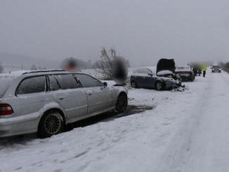 Na českej diaľnici D8 pokračuje kalamita, tunely zostávajú zatvorené