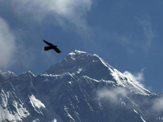 Nepál potrestal horolezcov za sfalšovanie výstupu na Mount Everest