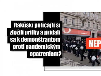 HOAX: Viedenskí policajti si nezložili prilby na znak podpory protestu