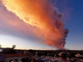 Letisko na Sicílii je po erupcii sopky Etna naďalej zatvorené