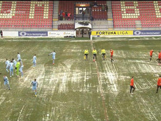 Slovan hral na ľade s červenými čiarami, šéf Moraviec sadol do traktora