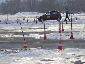 Čoskoro povolíme praktickú výučbu v autoškolách, avizuje Doležal