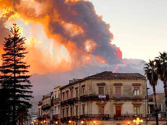 Etna sa opäť prebudila, vystreľovala do vzduchu lávu