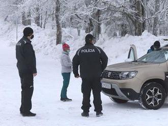 Polícia sprísňuje kontroly dodržiavania pandemických opatrení