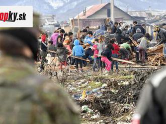 KORONAVÍRUS Vojaci aj polícia hliadkujú v uzavretej rómskej osade: FOTO Situácia je zatiaľ pokojná