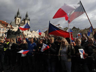 Česká polícia zadržala na protestoch 17 odporcov pandemických opatrení