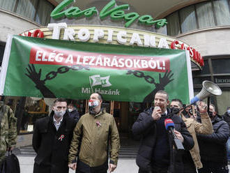 Proti karanténnym opatreniam protestovali v Budapešti stovky ľudí