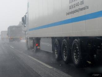 Zrážku kamióna s autobusmi v Kongu neprežilo 25 ľudí