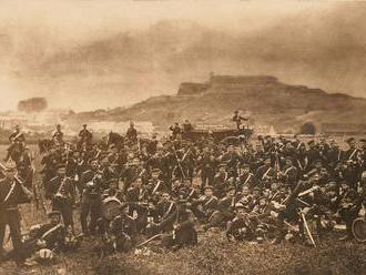 To hlavní z české fotografie: Od pruských vojsk před Brnem až po Dívku s ponožkou