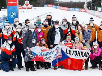 Rodina, popsané vlajky a objetí. Takhle dal Moravec sbohem biatlonu