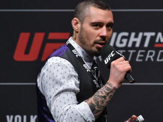 Známy zápasový analytik a spolukomentátor skončil v UFC