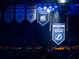 Černák dodatočne oslávil Stanley Cup s fanúšikmi. Herne sa mu darilo