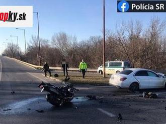 FOTO Tragická dopravná nehoda v Bratislave: 60-ročný motocyklista neprežil zrážku s autom