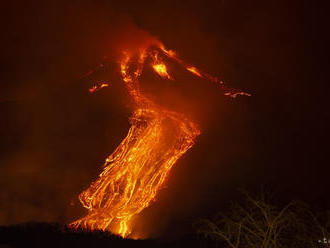 Erupcie sopky Etna zapríčinili pozastavenie letov na letisku v Catanii