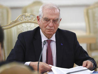 Borrell: EÚ je vážne znepokojená pohybom ruských vojsk pri Ukrajine