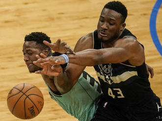 NBA: Zraneniami zdecimované Milwaukee prehralo doma s Charlotte