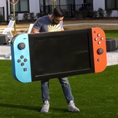 Největší Nintendo Switch se podobá televizi. Tlačítka jsou plně funkční