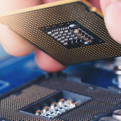 Ani Intel se nevyhne problémům, produkce CPU letos klesne a s ní i tržby