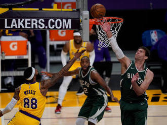 Hráči Milwaukee zdolali obhajcu titulu, debutant z LA Lakers nedohral