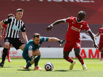 Skvelými zákrokmi zastavil hviezdy Liverpoolu. Dúbravka sa dostal do zostavy kola