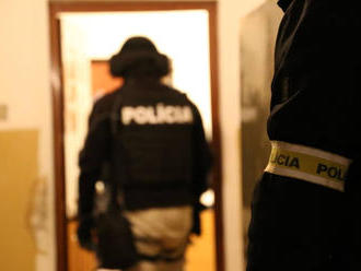 Kriminalisti z NAKA udreli v Seredi. Pri akcii Breh zatli päť ľudí