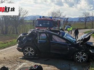 Tragédia v okolí Budmeríc: Pri dopravnej nehode zomreli dvaja ľudia, na mieste zasahoval aj vrtuľník