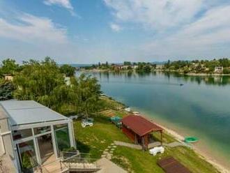 Leto na Slnečných jazerách s neobmedzeným kúpaním, bazénom, paddleboard-om a polpenziou