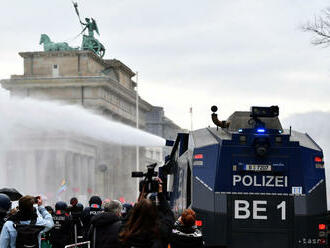 Na demonštrácii v Berlíne utrpelo zranenia 93 policajtov