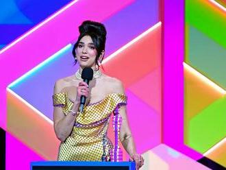 Na cenách Brit Awards uspěla Dua Lipa, singl roku natočil Harry Styles