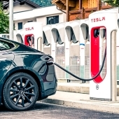 Tesla zaplatí pokutu 136 000 NOK/auto za snížení dojezdu i rychlosti nabíjení