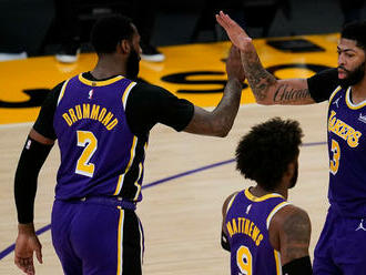 Lakers nevzdávajú boj o play off. Opäť zabrali a zvládli drámu proti New Yorku