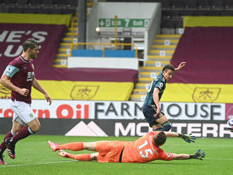 Leeds nedal šancu Burnley, West Ham nepotvrdil rolu favorita