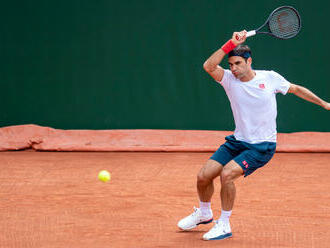 Federer zlyhal pri návrate na antuku, podľahol nenasadenému Španielovi