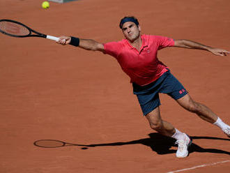 Federer vyhral zápas na grandslame po 487 dňoch. Favoriti zatiaľ nezaváhali