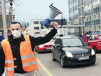 Diletanti, amatéri. Martinčania zhodnotili parkovaciu politiku mesta aj trúbením