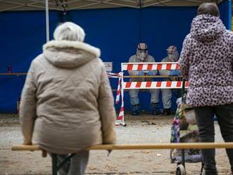 Počet hospitalizácií stúpol, covidu podľahlo ďalších päť osôb