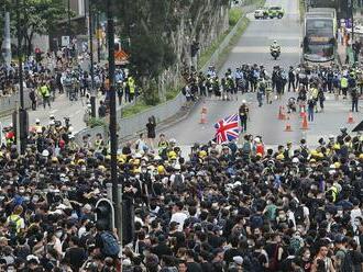 Osem aktivistov poslal súd do väzenia za účasť na protestoch v Hongkongu