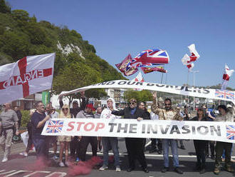 Protestujúci proti imigrácii do Británie sa snažili blokovať terminál v Doveri