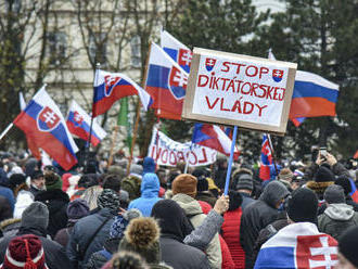 V Bratislave sa protestovalo proti vláde i opatreniam, polícia zatkla jednu osobu