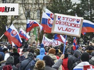 V Bratislave sa protestovalo proti vláde i opatreniam! Objavil sa na nich bývalý poslanec