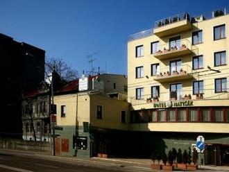 Ubytujte sa v srdci mesta Bratislava! Hotel Matyšák je hotel pýšiaci sa historickou vínnou pivnicou.