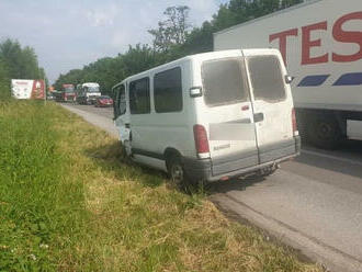 Žilinský hasiči zasahovali pri vážnej nehode, zranilo sa šesť ľudí