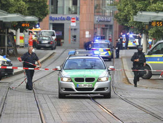 Polícia našla v mobile muža útočiaceho nožom nenávistné správy