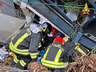 Chlapca, ktorý prežil pád lanovky, presunuli z JIS na bežné oddelenie